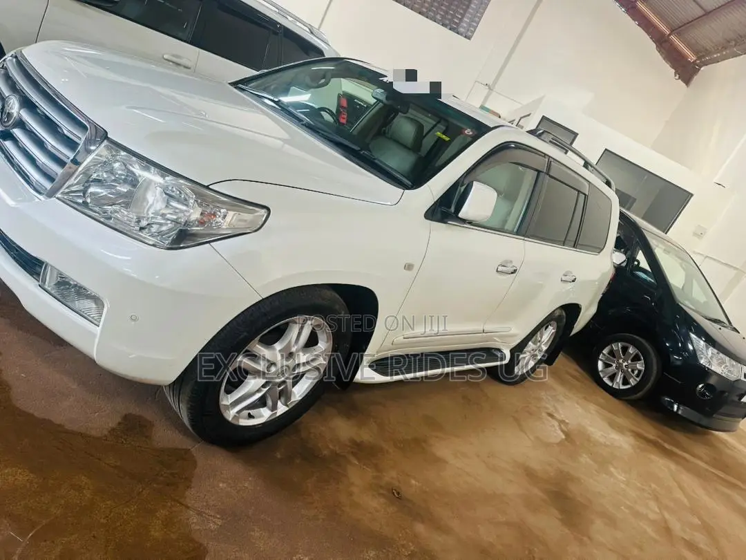 Toyota Land Cruiser 2015 White