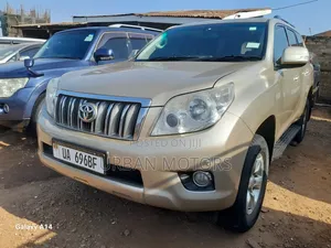 Photo - Toyota Land Cruiser Prado 2011 Gold