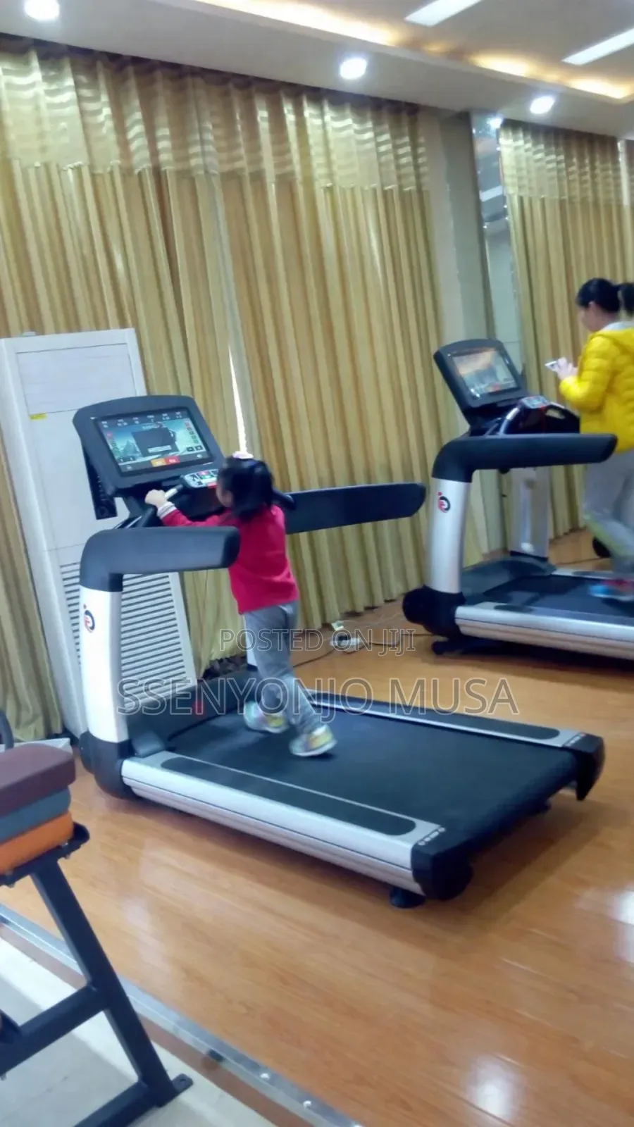 Commercial Treadmill Adjustable Incline Durable Construction