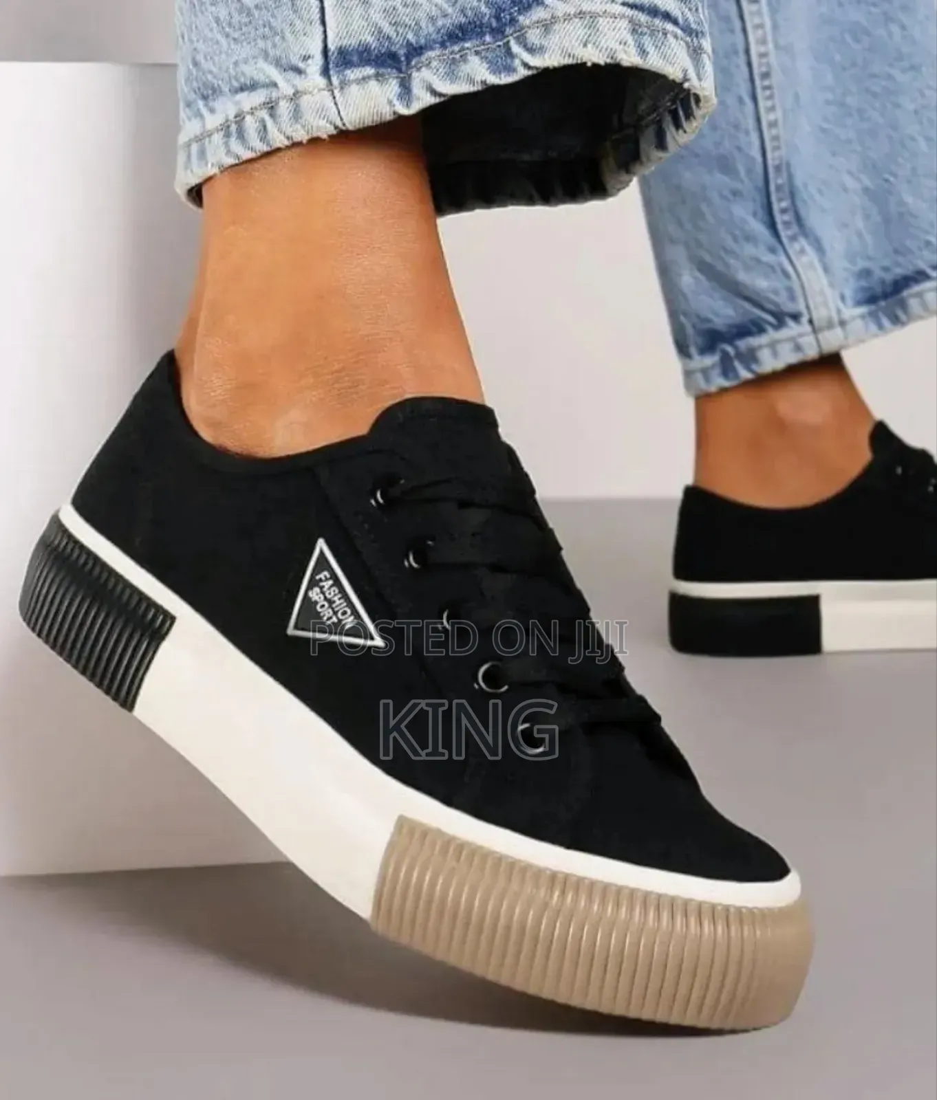 Black Simple Sneakers