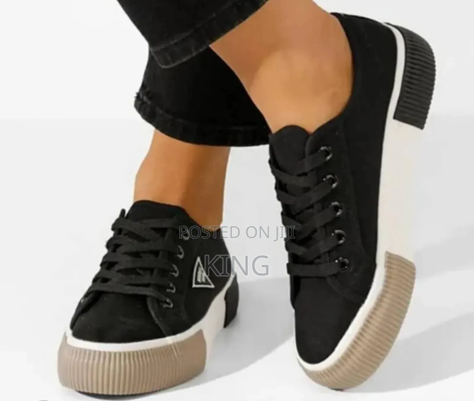 Black Simple Sneakers
