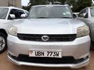 Photo - Toyota Corolla Rumion Hatchback 1.5 FWD 2012 Silver