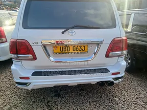 Photo - Toyota Land Cruiser 2006 White