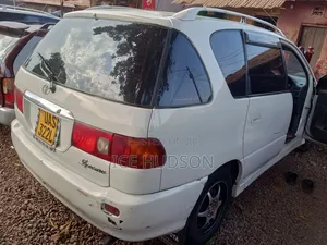 Toyota Ipsum 2000 White