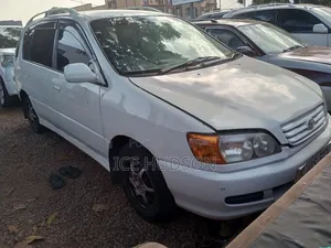 Toyota Ipsum 2000 White