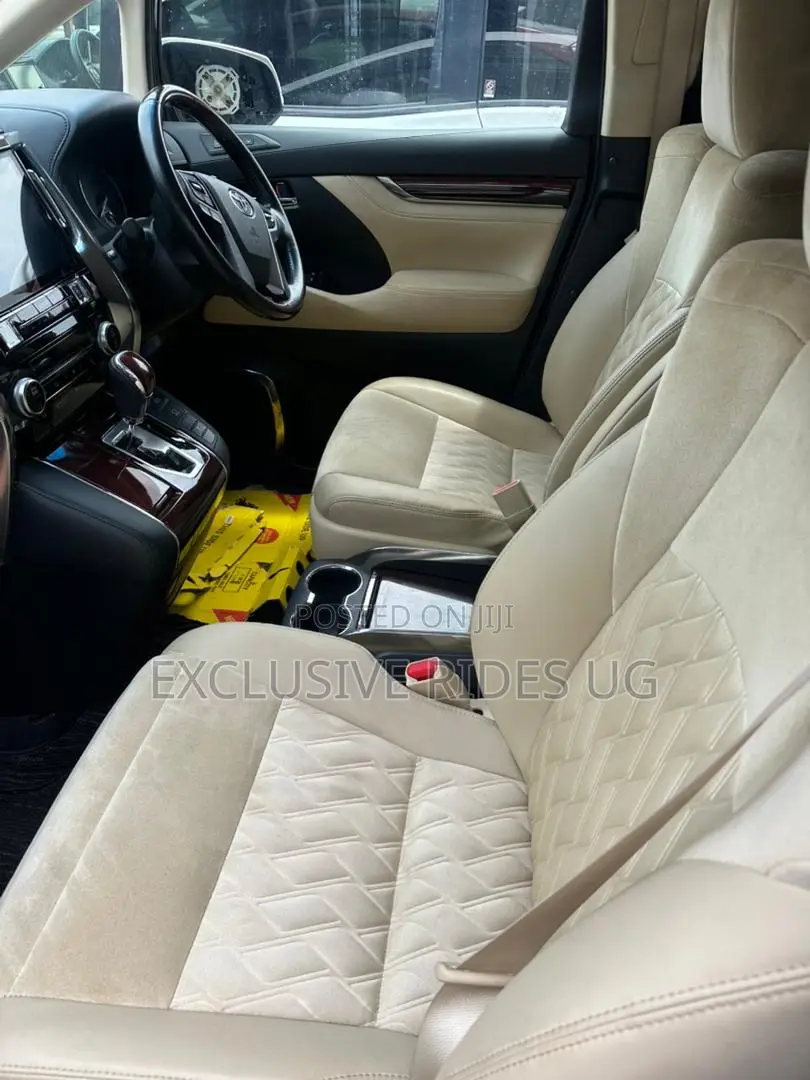 Toyota Alphard 2018 Silver