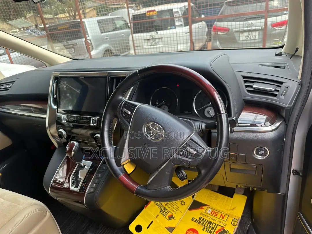 Toyota Alphard 2018 Silver