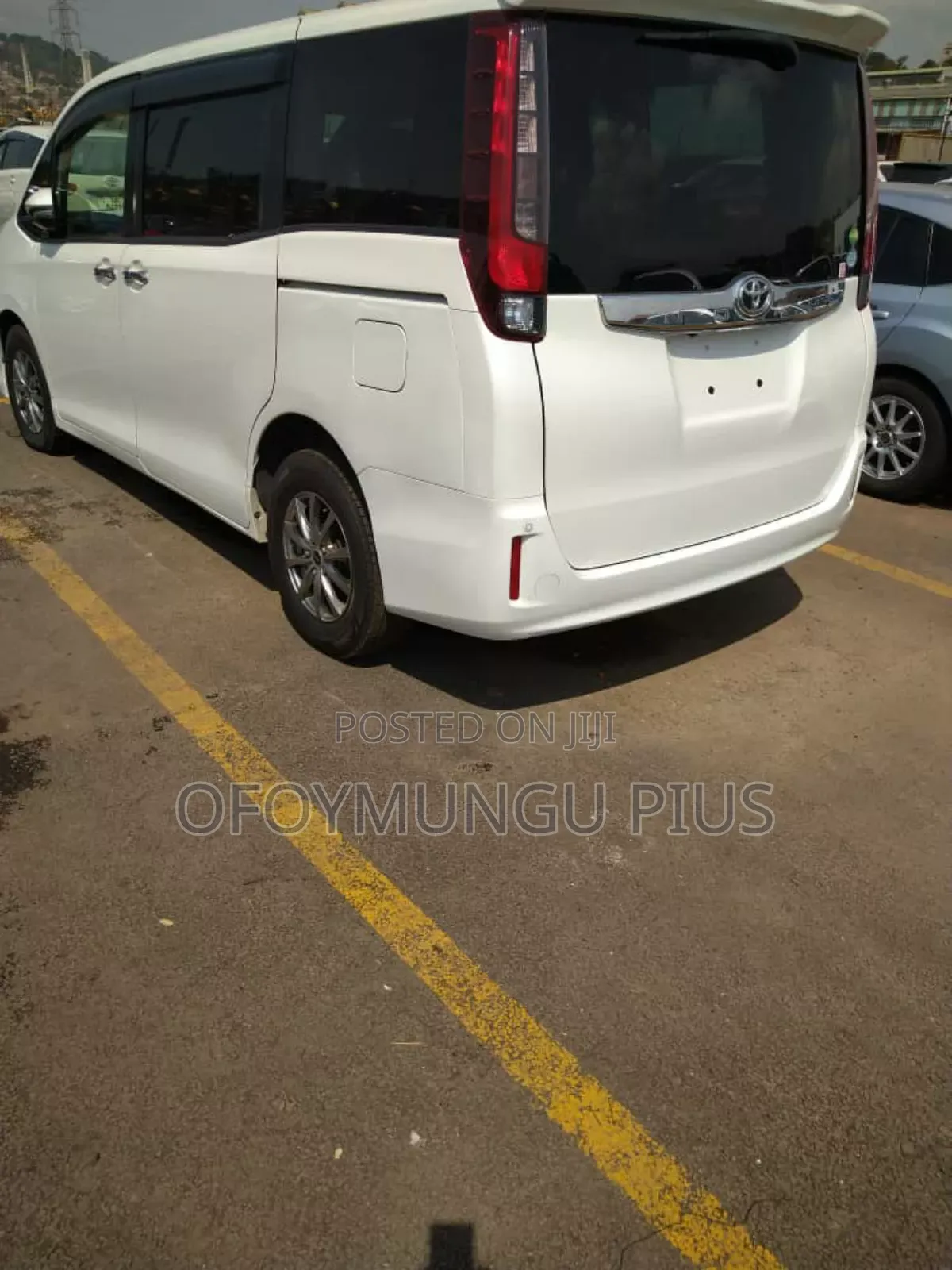 Toyota Noah 2016 White