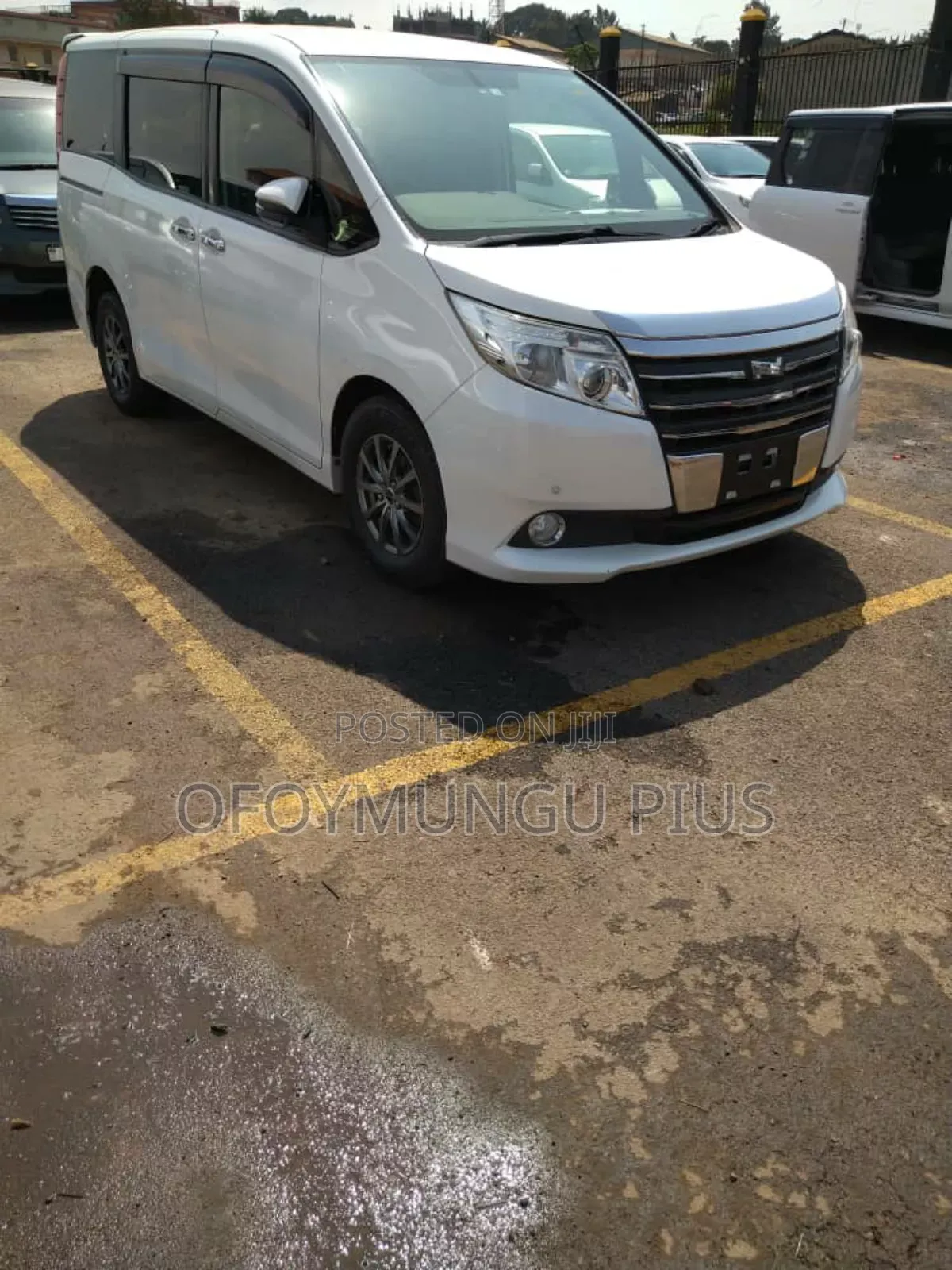Toyota Noah 2016 White