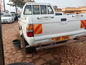 Mitsubishi L200 2008 White
