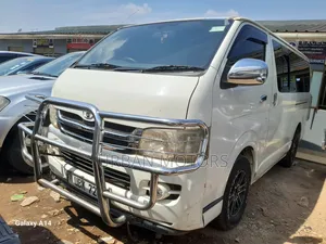 Photo - Toyota HiAce 2011 White
