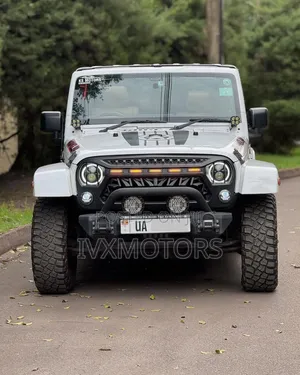 Photo - Jeep Wrangler Unlimited Sahara 2012 White
