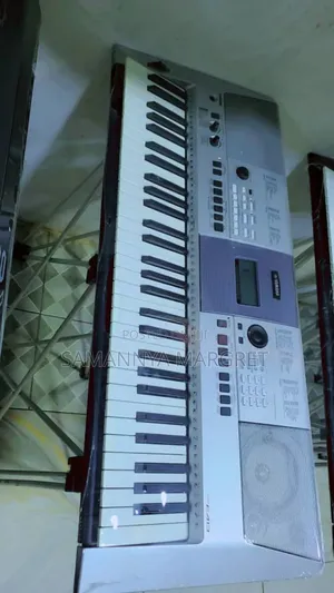 Keyboards Yamaha 413e