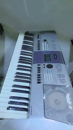 Keyboards Yamaha 413e