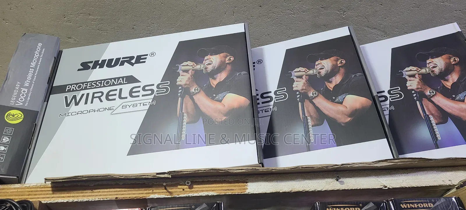 Shure Profesional Wireless Microphone