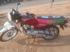 Bajaj Boxer 100 2023 Red