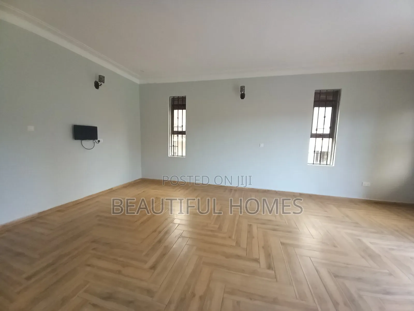 Furnished 4bdrm Duplex in Kira for sale