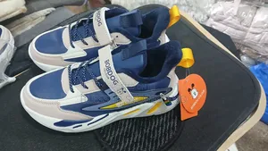 Kids Sneakers Size 39