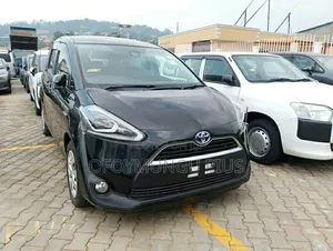 Photo - Toyota Sienta 1.5 AWD 2017 Black