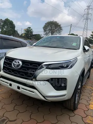 Photo - Toyota Fortuner 2.4 D RWD 2021 White