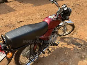New Bajaj Boxer 2025 Red