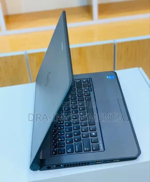 Laptop Dell Latitude 3350 4GB Intel Core I5 HDD+SSD 500GB