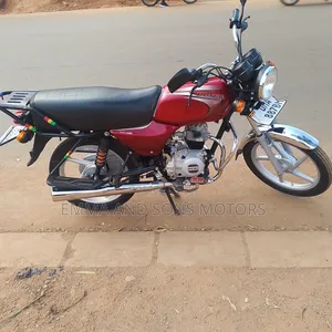 Bajaj Boxer 2025 Red