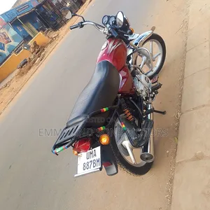 Bajaj Boxer 2025 Red