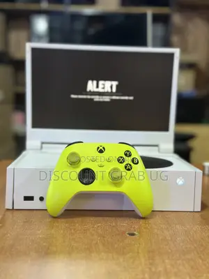 Portable Xbox Series S Screen With One Controller