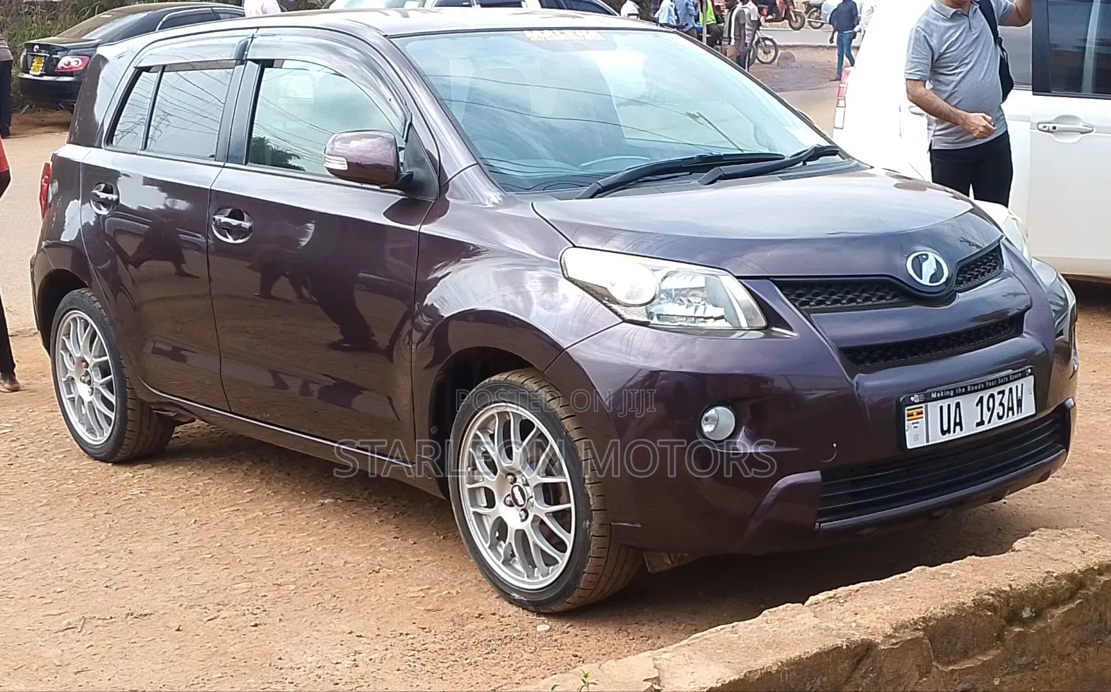 Toyota IST 2011 Maroon