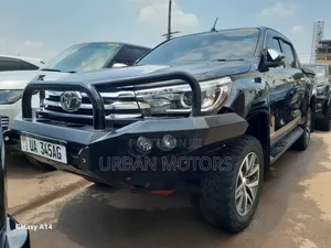 Photo - Toyota Hilux 2016 Black