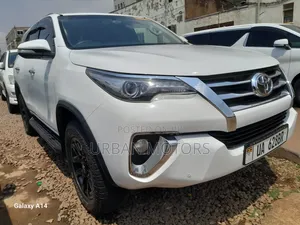 Photo - Toyota Fortuner 2017 White