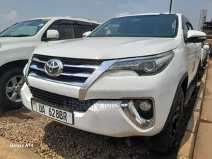Photo - Toyota Fortuner 2017 White