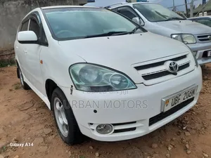 Photo - Toyota Picnic 2001 White