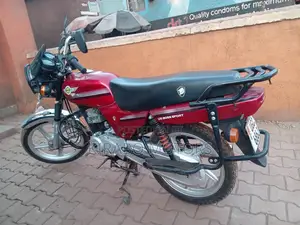 Bajaj Boxer 100 2025 Red