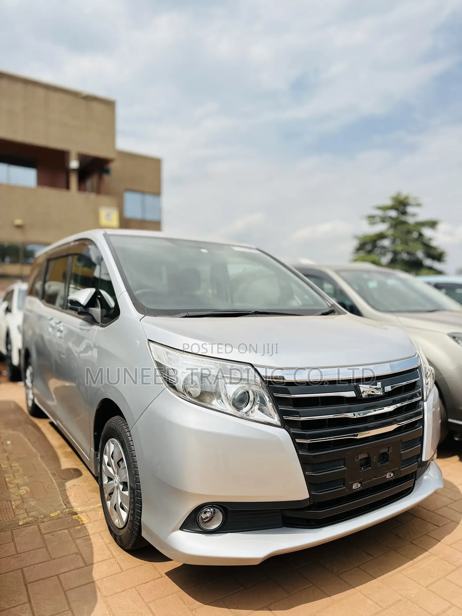 Toyota Noah 2.0 AWD (7 Seater) 2016 Silver