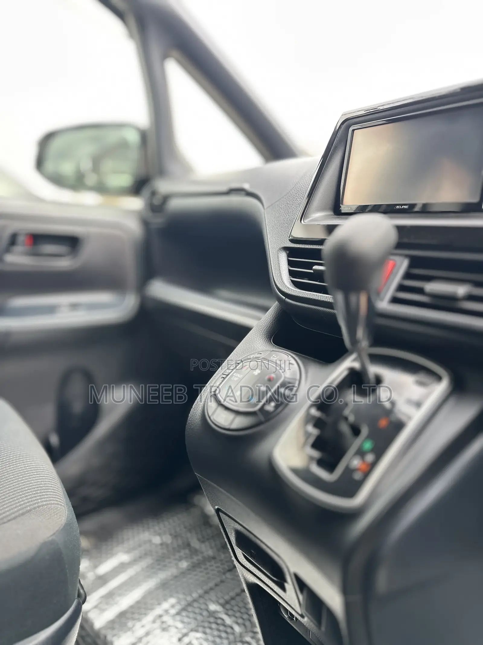Toyota Noah 2.0 AWD (7 Seater) 2016 Silver