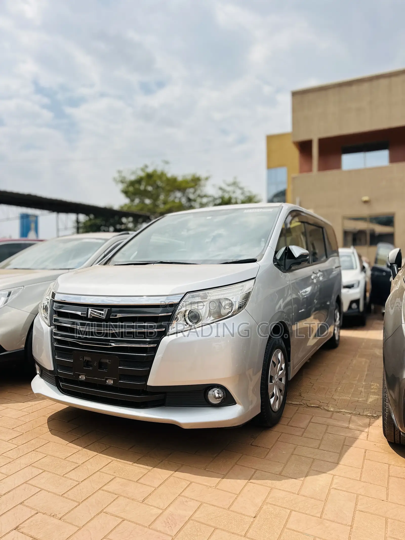 Toyota Noah 2.0 AWD (7 Seater) 2016 Silver