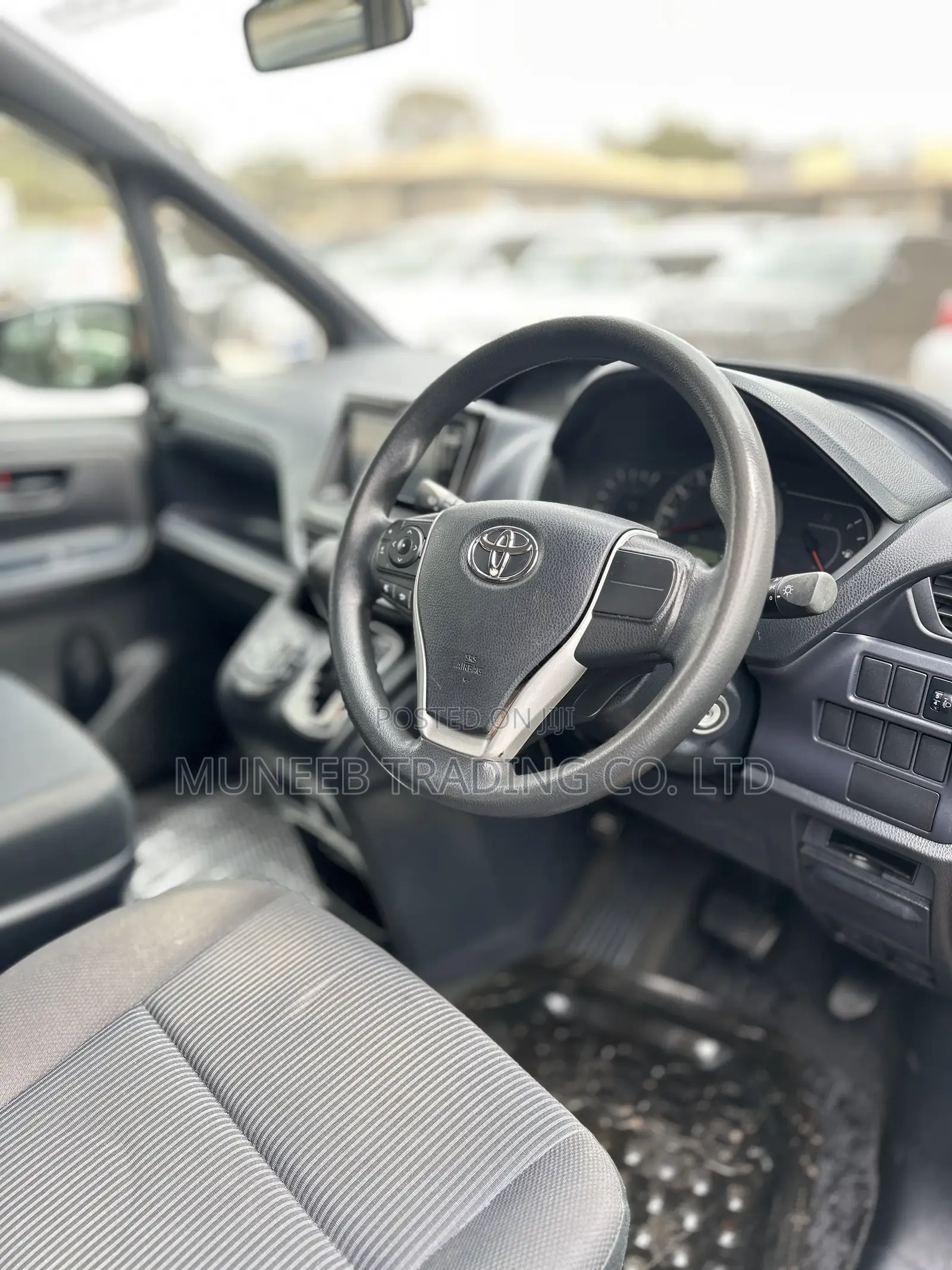Toyota Noah 2.0 AWD (7 Seater) 2016 Silver