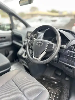 Toyota Noah 2.0 AWD (7 Seater) 2016 Silver