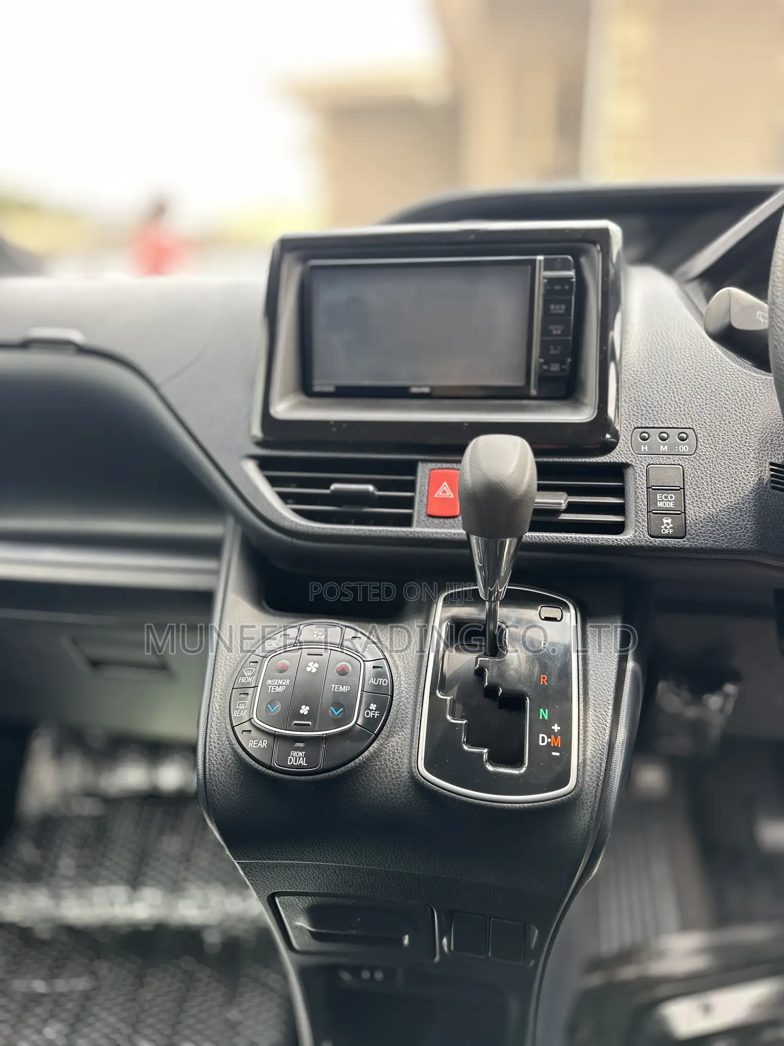 Toyota Noah 2.0 AWD (7 Seater) 2016 Silver