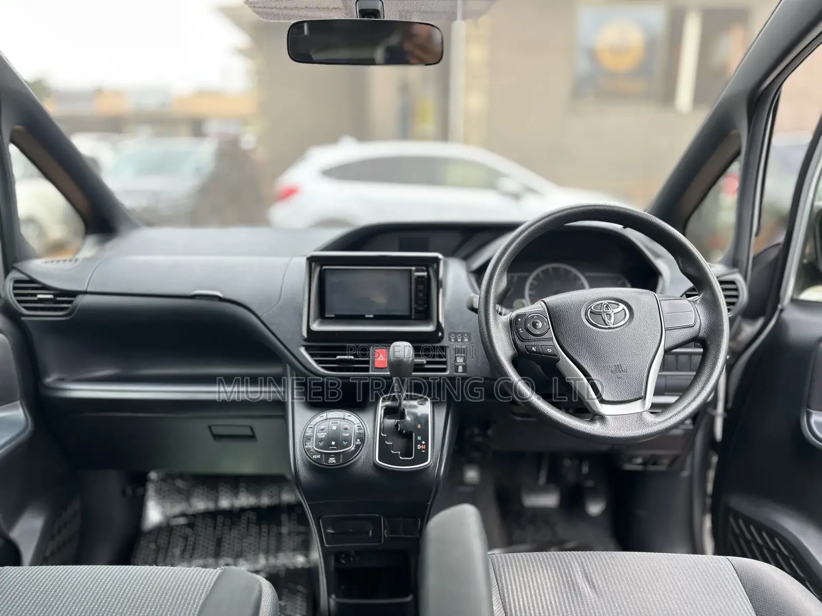 Toyota Noah 2.0 AWD (7 Seater) 2016 Silver