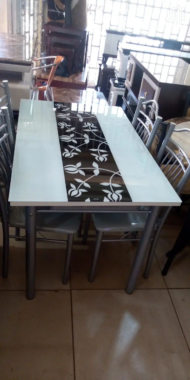 4seaters Dinner Table