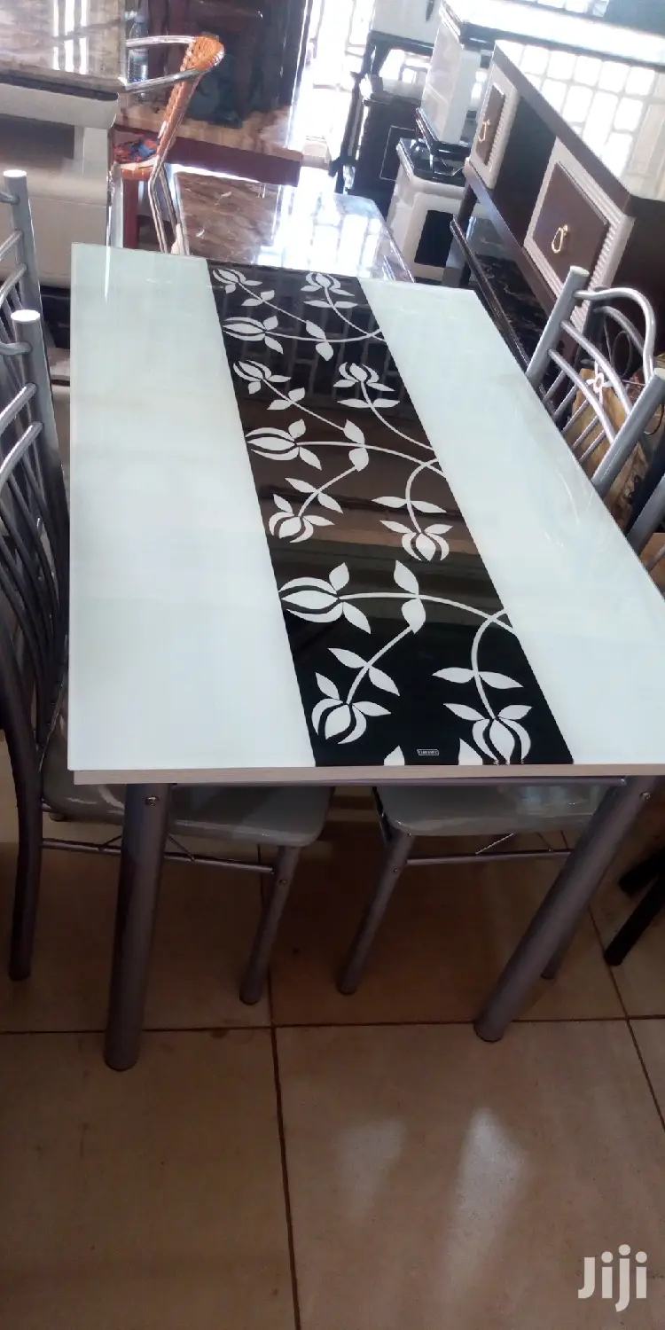 4seaters Dinner Table