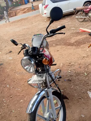 Bajaj Boxer 100 2025 Red