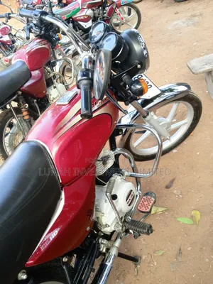 Bajaj Boxer 100 2025 Red