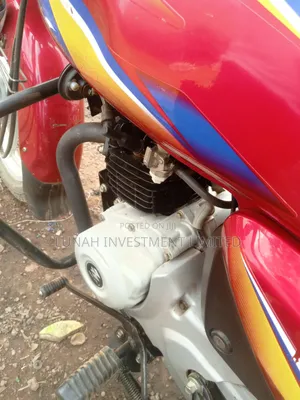 Bajaj Boxer 125 2021 Red
