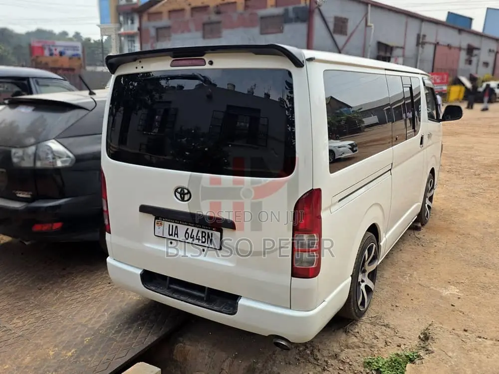 Toyota HiAce 2011 White