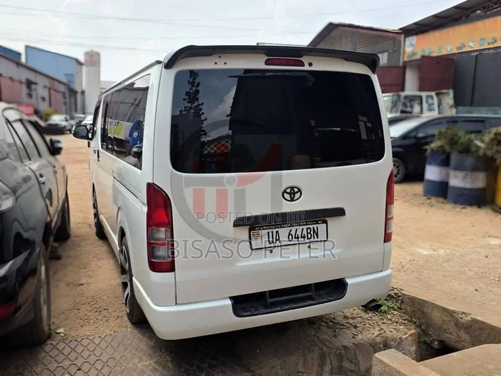Toyota HiAce 2011 White
