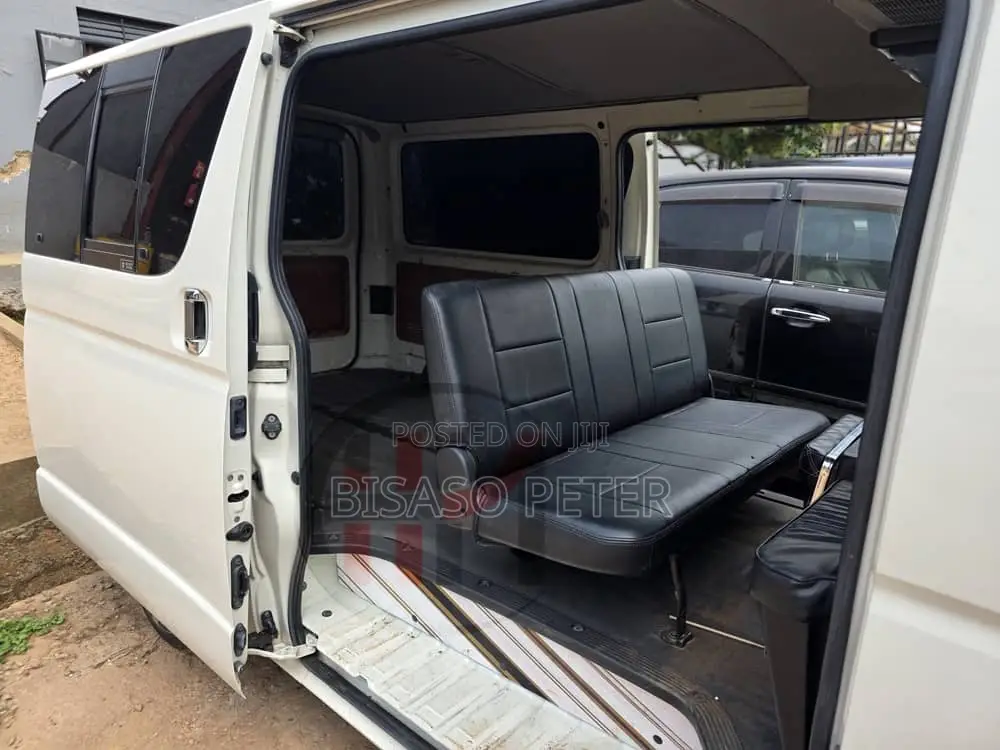 Toyota HiAce 2011 White